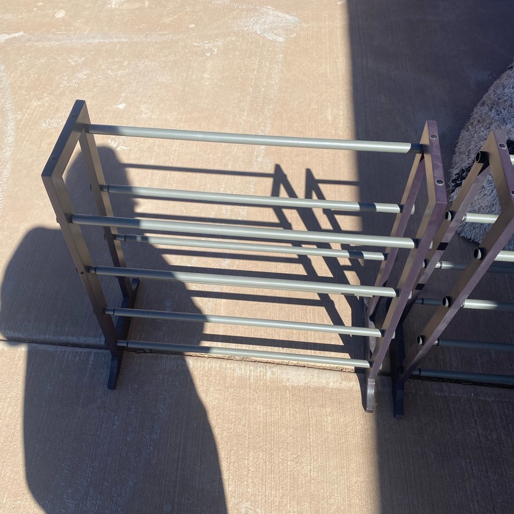 Expandable shoe rack